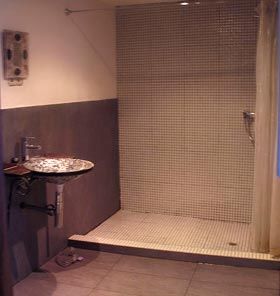 Baño de un apartamento de la casa.
