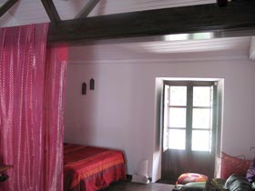 Dormitorio de un apartamento de la casa.