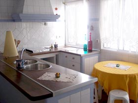 Furnished apartment on the second floor, in the centre of Granada. Near the Botanical Garden area.. Oasis Real Estate. Houses in Granada, Spain.