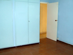 Wide flat in the centre of Granada.. Oasis Real Estate. Houses in Granada, Spain.