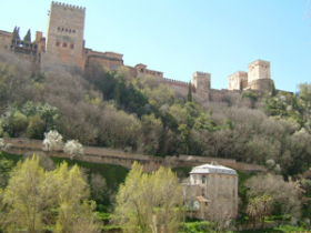 Completely refurbished apartment in the Albaicín of Granada, with a great sight of the Alhambra.. Oasis Real Estate. Houses in Granada, Spain.
