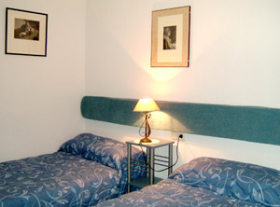 Completely refurbished apartment in the Albaicín of Granada, with a great sight of the Alhambra.. Oasis Real Estate. Houses in Granada, Spain.