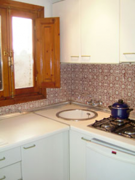 Totally furnished studio in lower Albayzín area of Granada.. Oasis Real Estate. Houses in Granada, Spain.