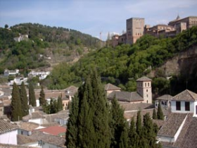 House with a 100 m2 yard and a sight of the Alhambra of Granada. Heating on the floor. . Oasis Real Estate. Houses in Granada, Spain.