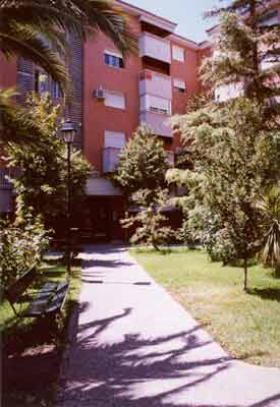 Very well connected flat, beautiful communal garden, peaceful area. . Oasis Real Estate. Houses in Granada, Spain.