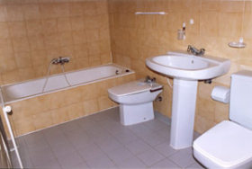 Very well connected flat, beautiful communal garden, peaceful area. . Oasis Real Estate. Houses in Granada, Spain.