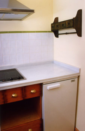Recently restored apartment in the centre of Granada, beside El Corte Inglés. Living room with sopha-bed, one bedroom with double bed, bathroom and kitchen. Wooden floor, centralized heating and hot . Oasis Real Estate. Houses in Granada, Spain.