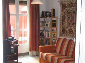 Dormitorio de piso en venta en el centro de Granada.