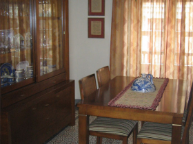 Comedor de piso en venta en el centro de Granada.