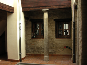 Common patio of a restored house from SXVI, located in Granada.