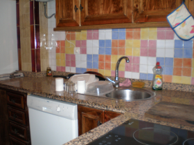Cocina de apartamento a la venta en Granada.