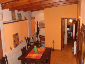 Comedor de casa a la venta en barrio hist�rico Albaic�n, Granada.