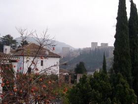 La Alhambra vista desde una casa en el Albaicín, Granada,